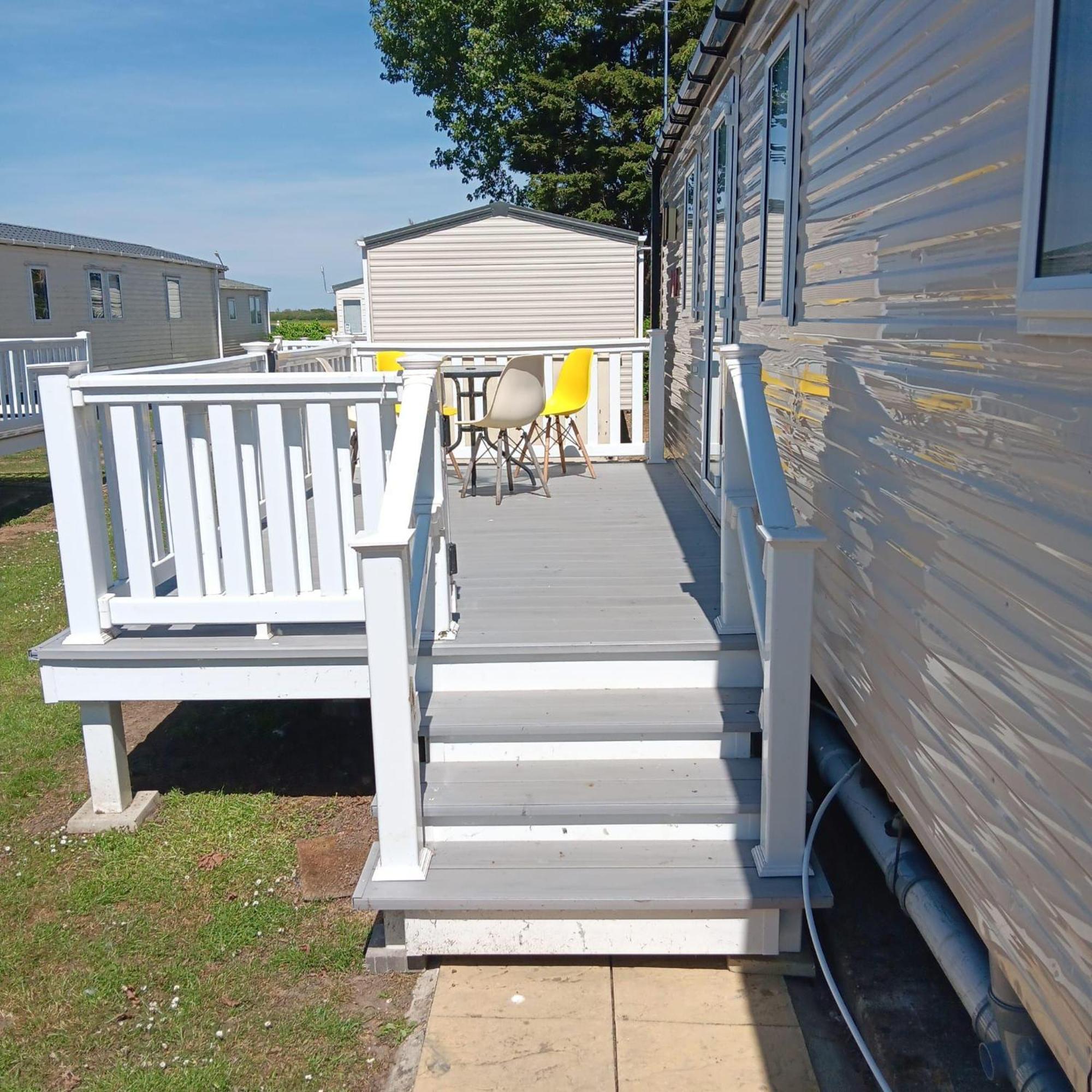 Great 8 Berth Caravan For Hire At Seawick Holiday Park In Essex Ref 27227Sw Clacton-on-Sea Dış mekan fotoğraf